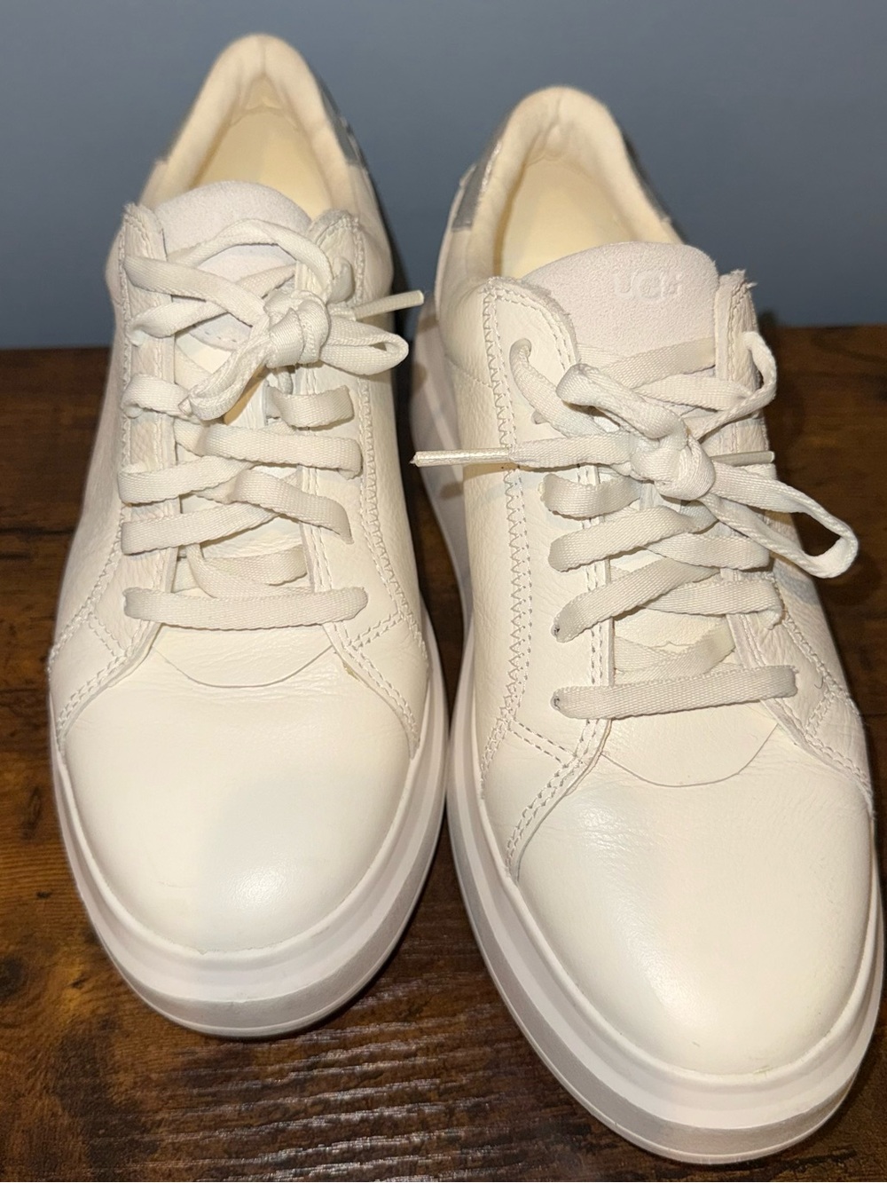 Like NEW Ugg Platform Sneakers